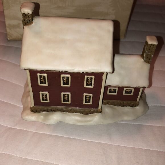 American Winter Scene Decorative Hand Painted Porcelain House Museum if NY - Picture 2 of 13